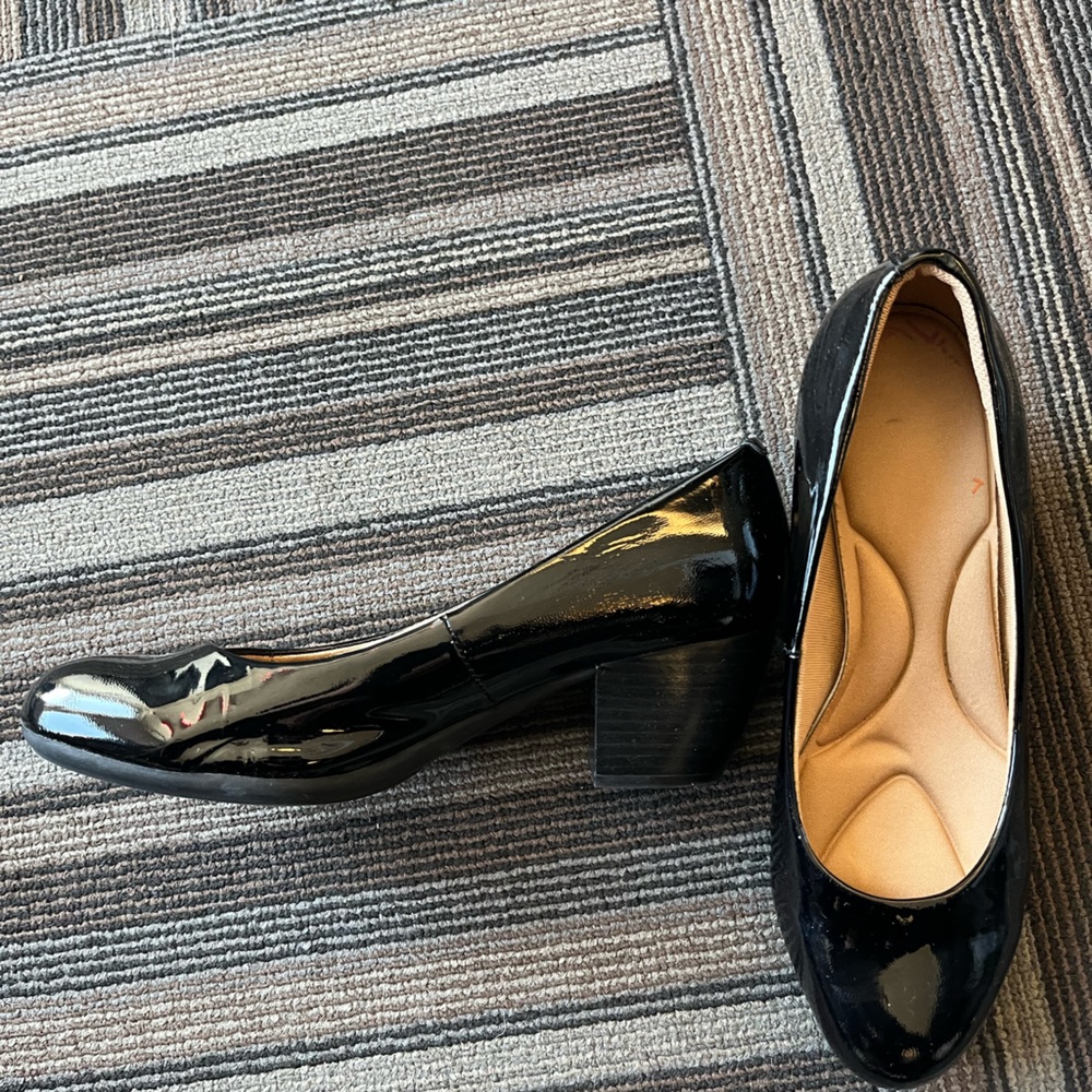 Comfortiva black patent low heel